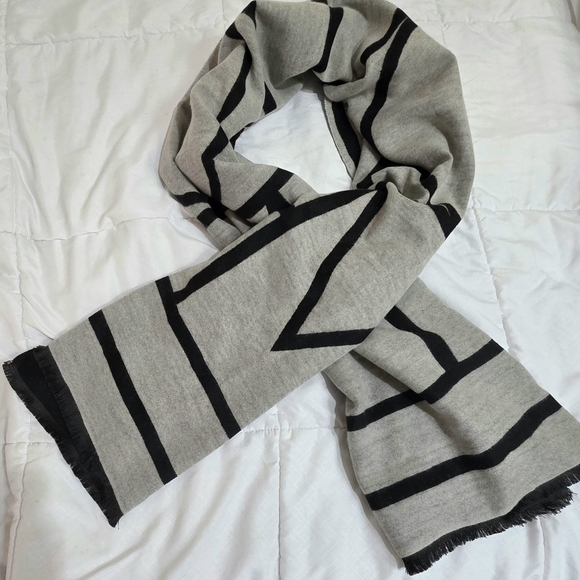 Black & Gray Reversible Knit Wrap/Scarf - Picture 10 of 14